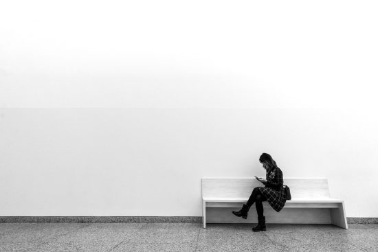 découvrez un espace de lecture inspirant qui stimule votre imagination et vous plonge dans l'univers des livres. un lieu idéal pour les passionnés de littérature, propice à la détente et à la découverte de nouvelles histoires.