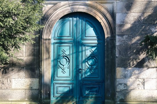découvrez notre sélection de portes personnalisées, alliant design unique et qualité supérieure. transformez votre espace avec des solutions sur mesure adaptées à vos besoins esthétiques et fonctionnels.