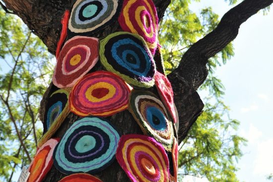découvrez l'art de l'upcycling : transformez vos vieux objets en créations uniques et durables. apprenez des astuces pratiques pour réduire les déchets tout en développant votre créativité.