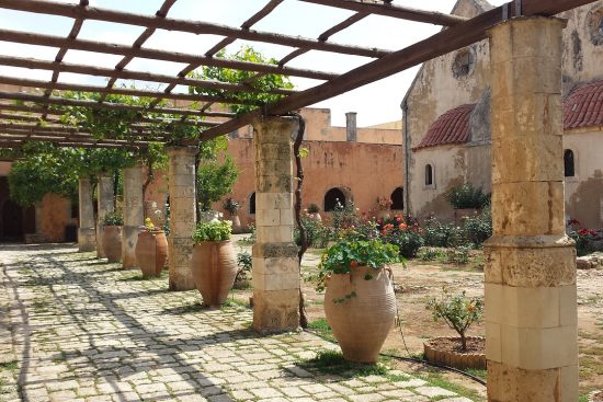découvrez les nombreux avantages des pergolas bioclimatiques, alliant esthétisme et confort. profitez d'une régulation thermique naturelle, d'une protection contre les intempéries et d'une intégration harmonieuse dans votre espace extérieur. transformez votre jardin en un lieu de détente tout en bénéficiant d'une conception écologique et durable.