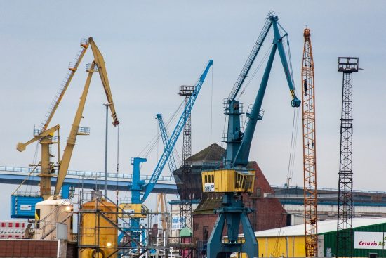 découvrez l'essence du style industriel, un mélange fascinant de charme brut et de modernité. explorez comment l'utilisation de matériaux tels que le métal, le bois recyclé et les éléments d'architecture exposés peuvent transformer vos espaces en véritables œuvres d'art contemporaines.