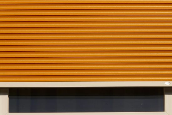 découvrez notre sélection de volets roulants, alliant sécurité, confort et style pour votre maison. protégez votre intérieur des intempéries et des intrusions tout en bénéficiant d'une isolation optimale. explorez les différentes options et trouvez le modèle parfait qui s'adapte à vos besoins.