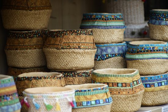 découvrez notre collection de décoration ethnique, fusionnant traditions artisanales et designs modernes pour ajouter une touche chaleureuse et unique à votre intérieur.