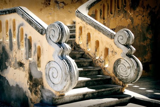 plongez dans l'univers riche et opulent du baroque, un mouvement artistique du xviie siècle caractérisé par son exubérance, ses détails complexes et son émotion intense. découvrez l'impact du baroque sur l'architecture, la peinture, la sculpture et la musique, et explorez comment cette période a redéfini les normes esthétiques de son temps.
