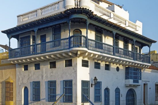 découvrez l'architecture coloniale, un mélange fascinant de styles et d'influences qui racontent l'histoire des colonisations à travers le monde. plongez dans les caractéristiques uniques de ces bâtiments emblématiques qui allient fonctionnalité et esthétique.