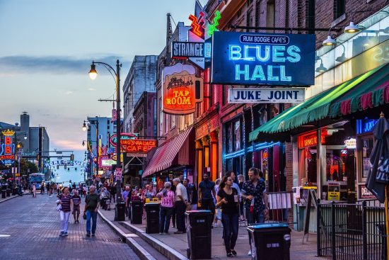 découvrez memphis, une ville riche en histoire et en culture, célèbre pour sa musique blues, son délicieux barbecue et ses attractions emblématiques comme beale street et graceland. plongez dans l'âme du sud des états-unis et explorez ses trésors cachés.