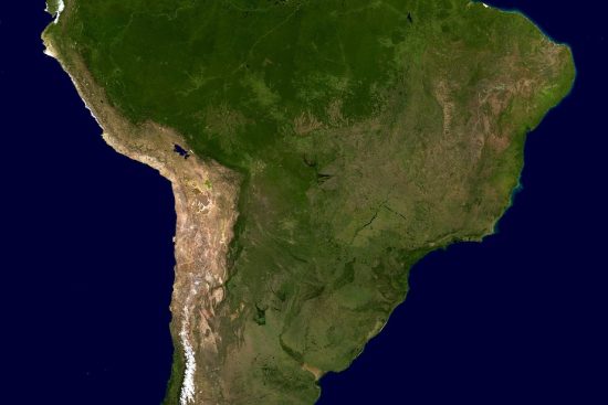 découvrez l'ambiance envoûtante de l'amérique du sud à travers ses paysages vibrants, sa musique entrainante et sa culture riche. plongez dans un univers de couleurs, de saveurs et de traditions qui captivent et inspirent. parfait pour les amoureux de voyages et d'explorations.