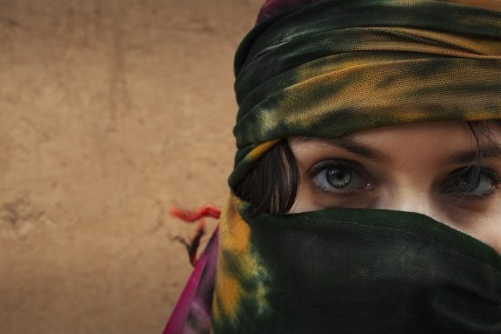 découvrez l'univers fascinant du style touareg, alliant tradition et modernité à travers des motifs authentiques, des couleurs vibrantes et des accessoires artisanaux. plongez dans la culture touareg et trouvez l'inspiration pour votre mode et décoration.