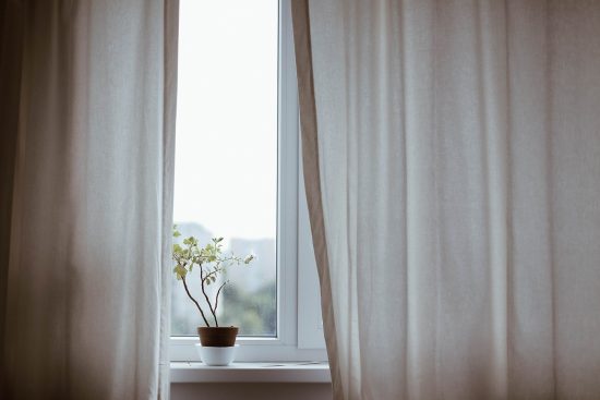 découvrez l'élégance du décor minimaliste avec des lignes épurées, des couleurs neutres et des éléments essentiels. transformez votre espace en un havre de paix, alliant style et simplicité.
