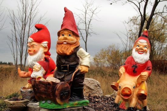 découvrez l'univers fascinant du kitsch, un style artistique audacieux et joyeux qui mélange les couleurs vives, les objets décalés et une nostalgie affûtée. plongez dans un monde où l'ironie et l'exubérance se rencontrent pour célébrer l'insolite et le divertissant.