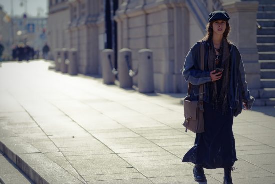 découvrez les dernières tendances de l'urban fashion, un style audacieux et moderne qui mélange streetwear et influences contemporaines. exprimez votre personnalité à travers des looks uniques, des vêtements graphiques et des accessoires incontournables. restez à la pointe de la mode urbaine !
