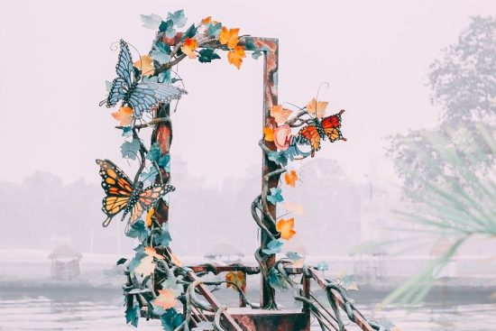 découvrez l'art de la décoration provençale, alliant charme et authenticité. apportez une touche chaleureuse à votre intérieur avec des couleurs douces, des matériaux naturels et des éléments rustiques, inspirés par le soleil et la nature du sud de la france.