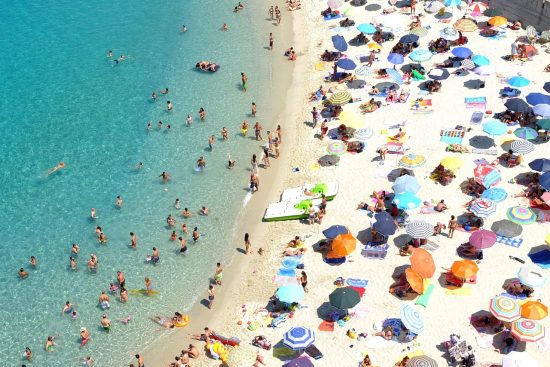 découvrez l'art de vivre à la 'dolce vita' : entre plaisirs gourmands, moments de détente et joie de vivre, plongez au cœur d'une expérience inoubliable où chaque instant est célébré avec élégance et passion.