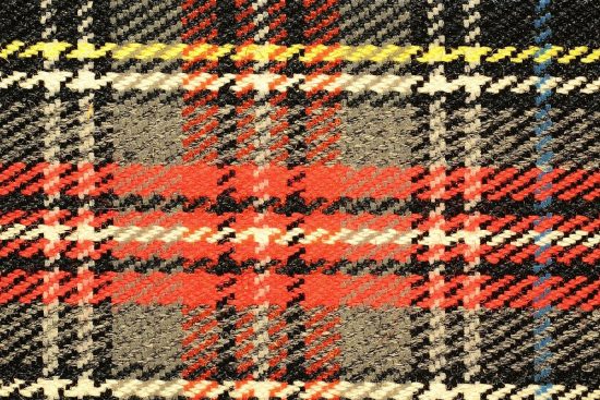 découvrez l'univers coloré et intemporel du tartan, ce motif écossais emblématique. explorez son histoire, ses différentes variations et comment l'intégrer avec style dans votre garde-robe ou votre décoration intérieure. le tartan, symbole de tradition et de modernité, s'invite dans vos vies !